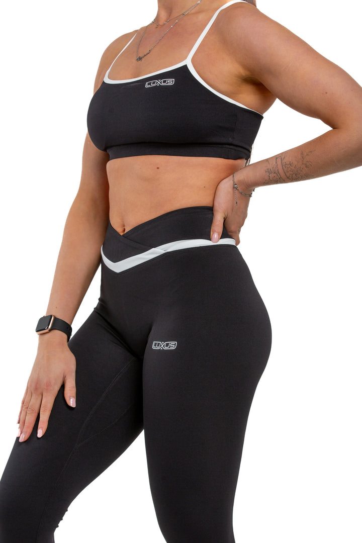 Two-Tone Sports Bra, Crotchless Shorts & Leggings Three-Piece Training Set Luxus