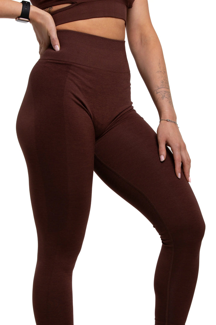 Cutout Sports Bra, Butt-Lift Leggings & Shorts Three-Piece Yoga Set Luxus